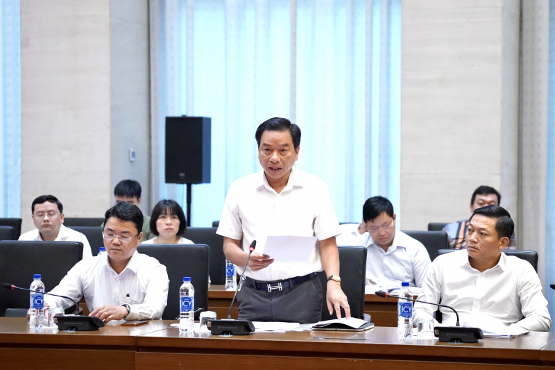 Giám đốc Sở Tài nguyên và Môi trường tỉnh Kiên Giang Phùng Quốc Bình góp ý với dự thảo Luật